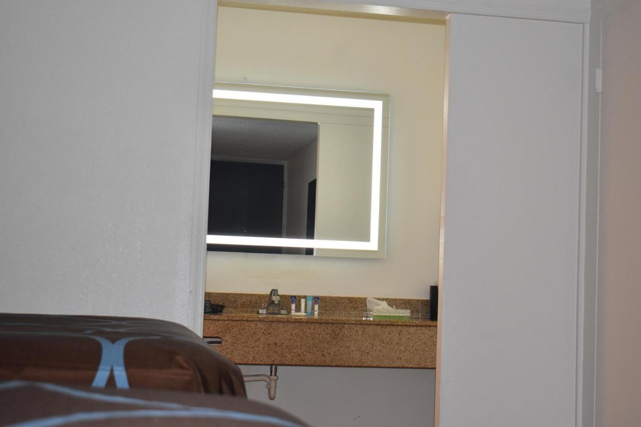 Super 8 By Wyndham Riverside Al Ngoại thất bức ảnh