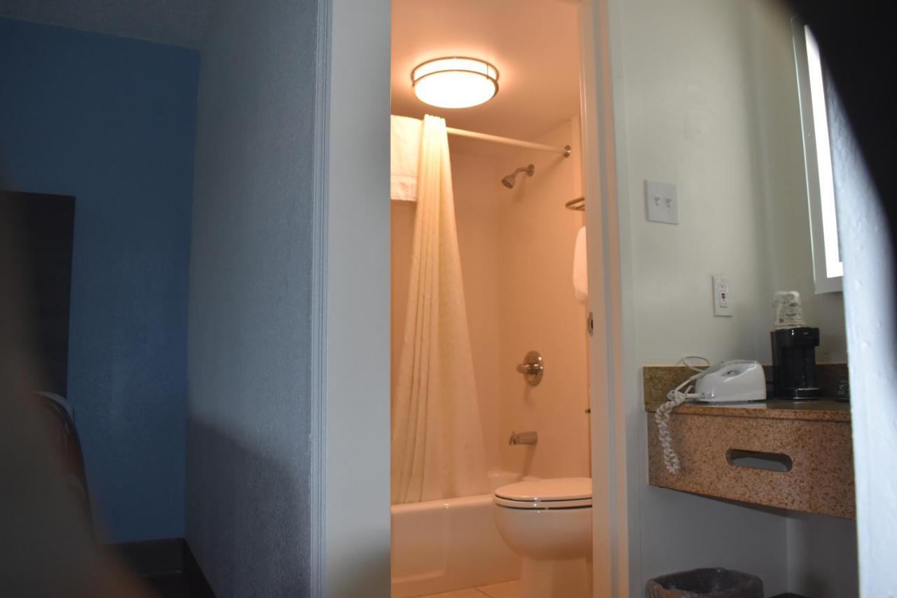 Super 8 By Wyndham Riverside Al Ngoại thất bức ảnh