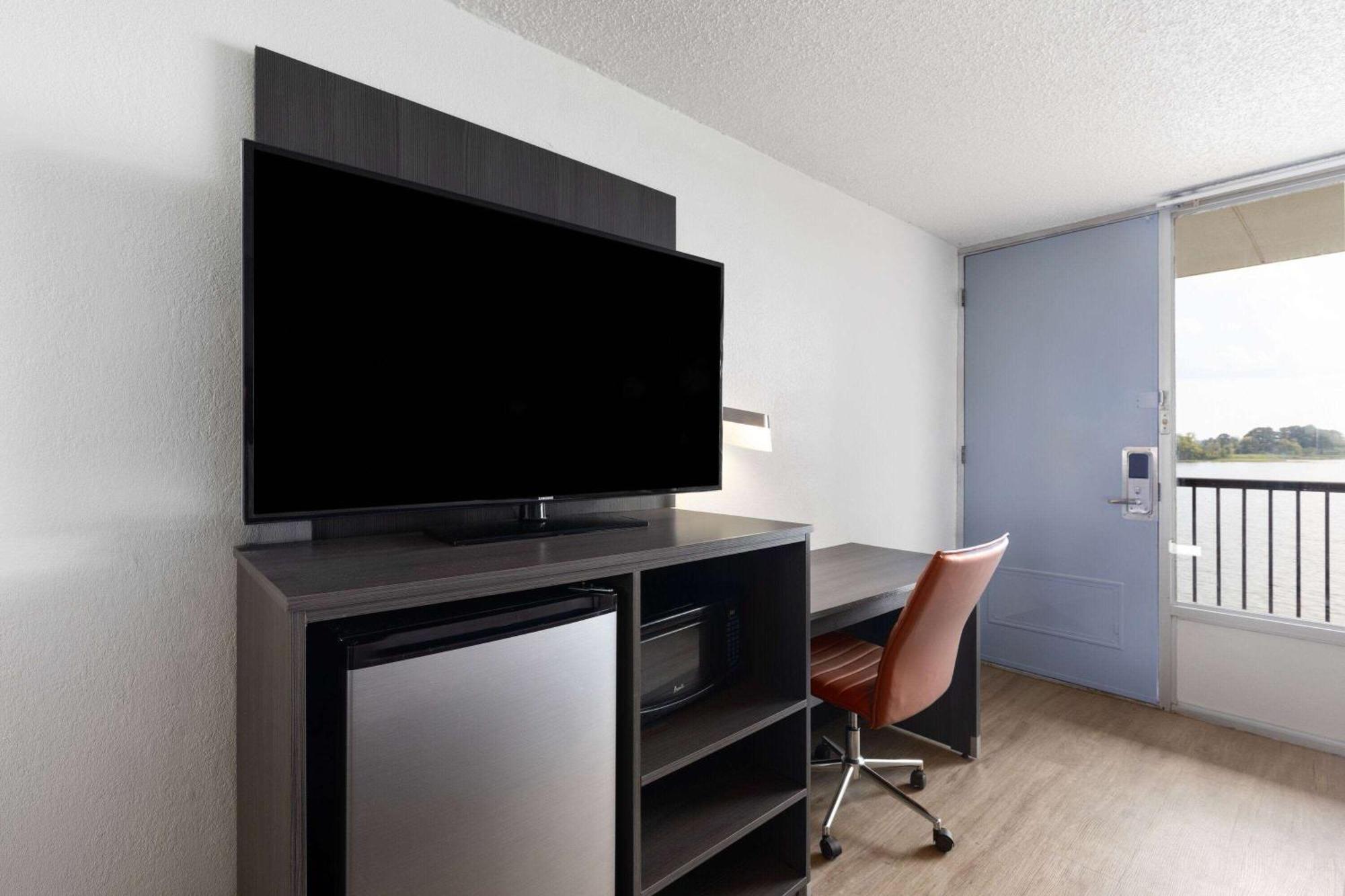 Super 8 By Wyndham Riverside Al Ngoại thất bức ảnh