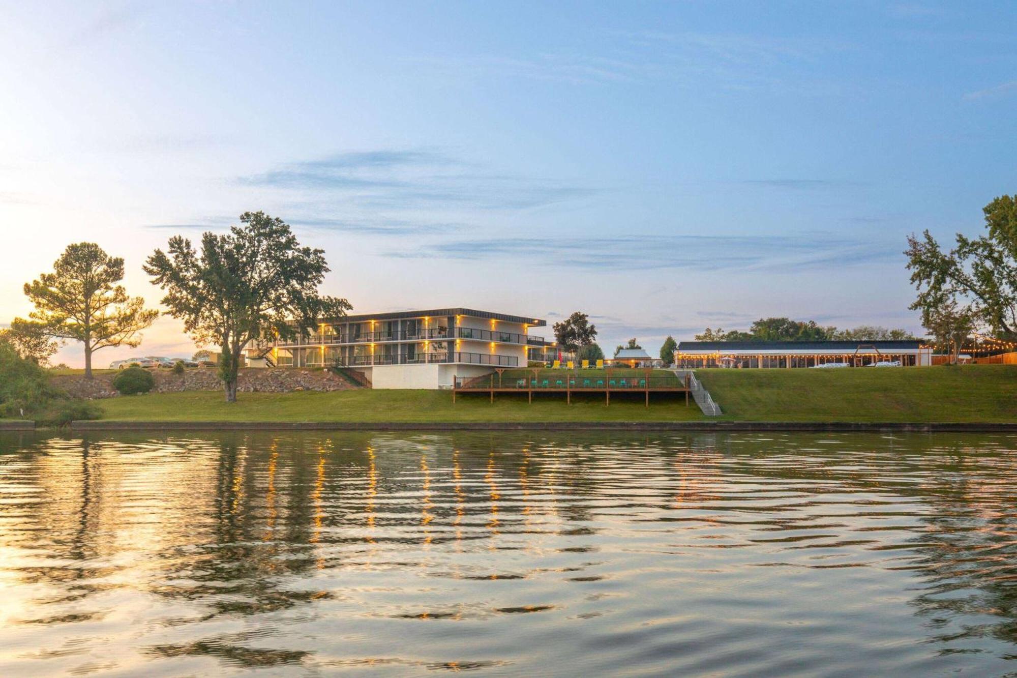 Super 8 By Wyndham Riverside Al Ngoại thất bức ảnh