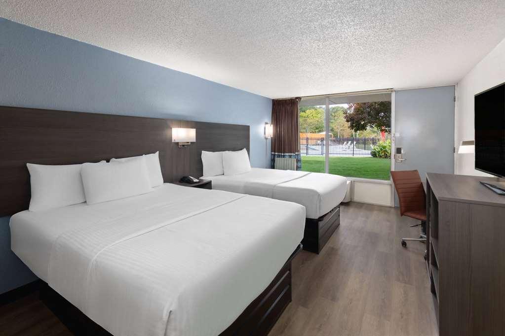 Super 8 By Wyndham Riverside Al Phòng bức ảnh