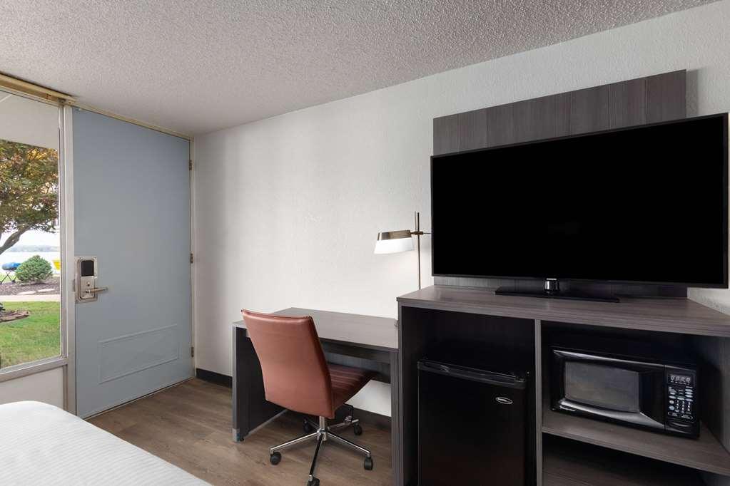 Super 8 By Wyndham Riverside Al Phòng bức ảnh